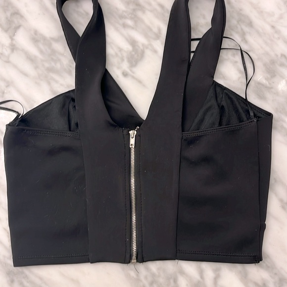 Black crop top medium dressy - Picture 2 of 4